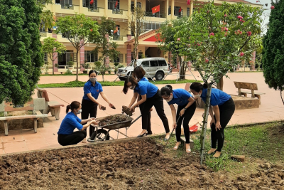 THANH NIÊN TRƯỜNG TIỂU HỌC TRỰC NỘI PHÁT HUY VAI TRÒ CỦA ĐOÀN